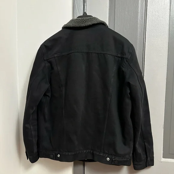 Levi's Men's Black Sherpa-Lined Jacket - Picture 4 of 10